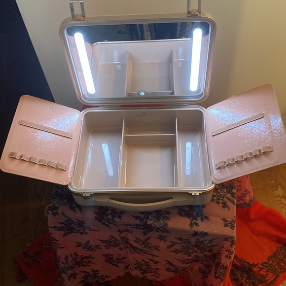 Beautifect Makeup Case - Picture 2 of 9